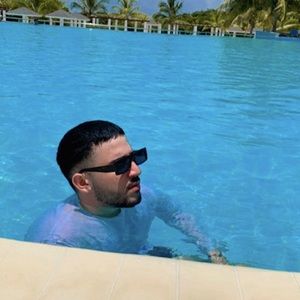 Meet your Posher, Andres